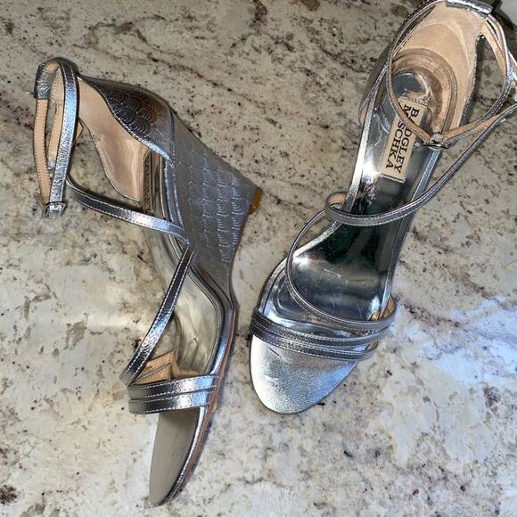 Badgley Mischka $389 Womens Size 7.5 Melaney II Silver Wedge Dress Sandals EUC - Picture 3 of 15